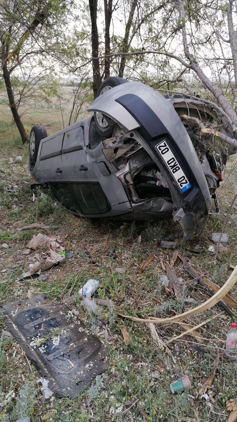 Denizli’den Mersin’e cenazeye giden aile Konya’da kaza yaptı: 1’i ağır 4 yaralı
