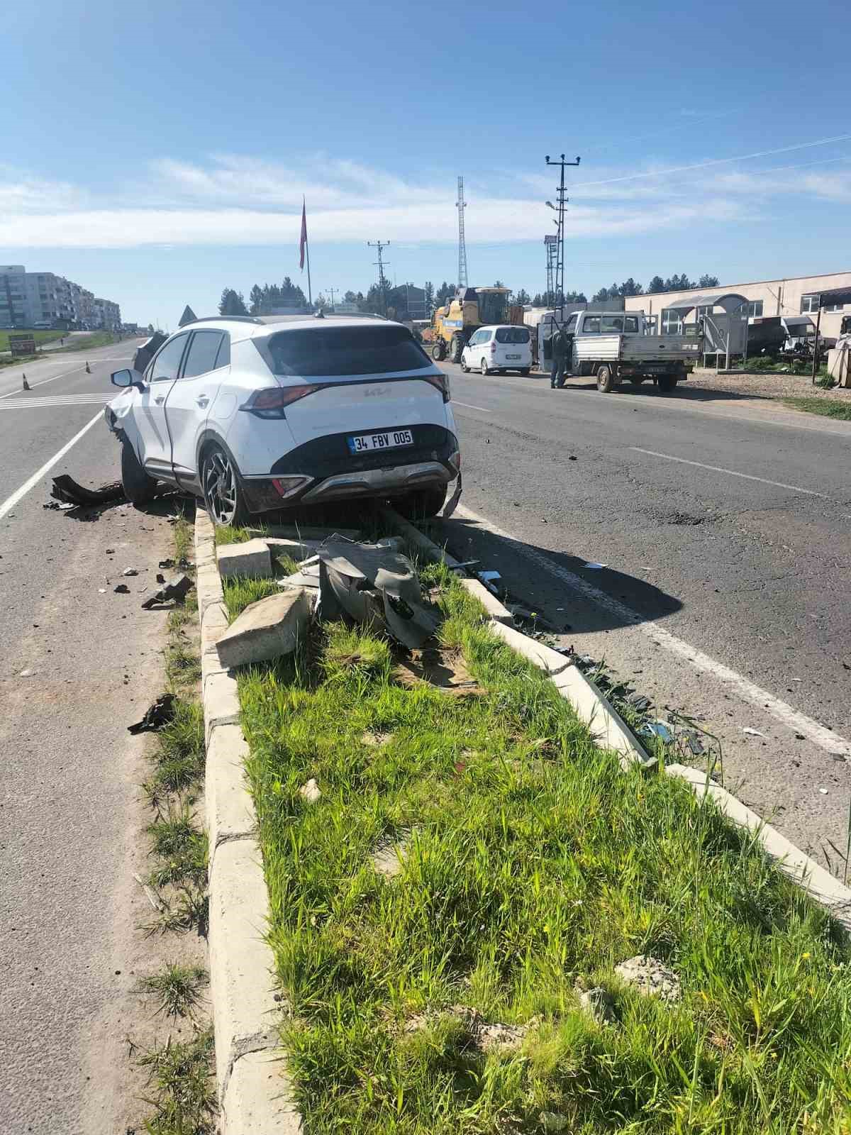 Diyarbakır’da otomobil minibüse çarptı: 2 yaralı

