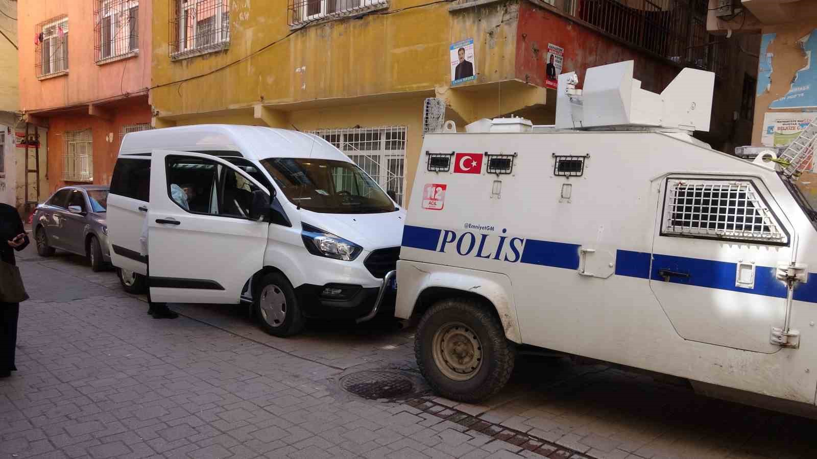 Diyarbakır’da yasak aşk cinayeti: Eşini ve sevgilisini öldürdü
