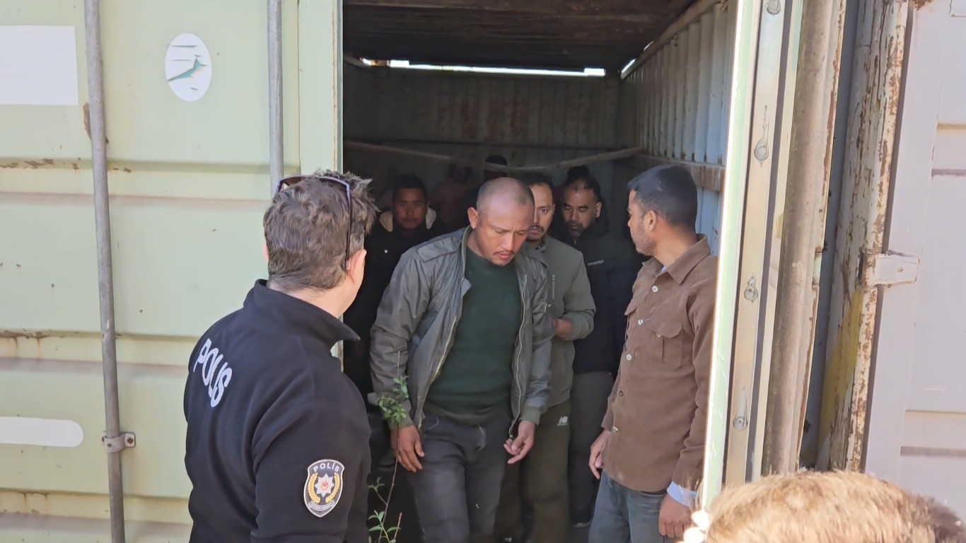 Edirne’de konteynerde 10 kaçak göçmen yakalandı
