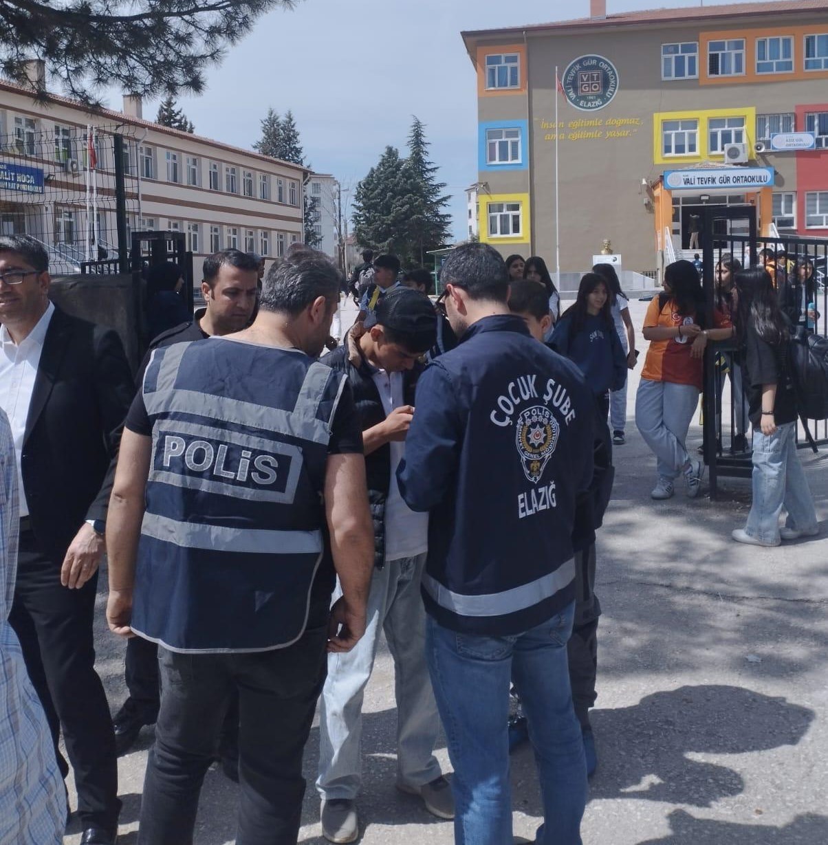 Elazığ’da okul önü denetimleri sürüyor
