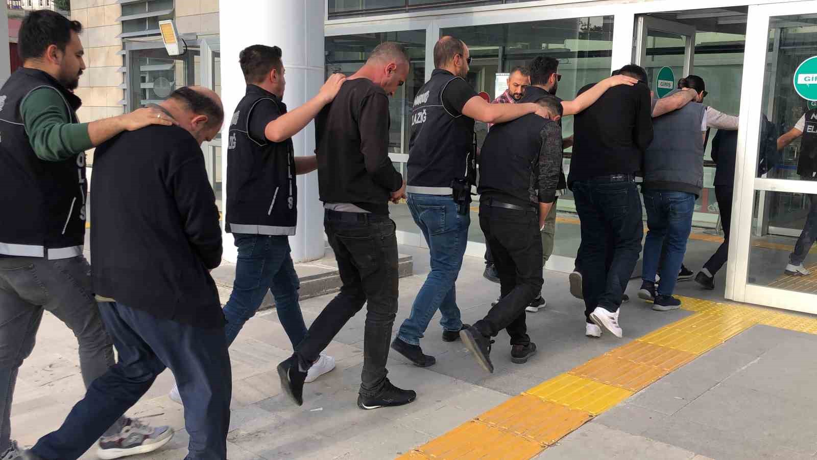 Elazığ’da sokak satıcılarına operasyon: 13 gözaltı
