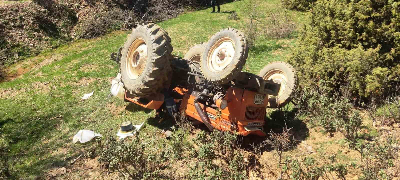 Emet’te devrilen traktörün altında kalan çiftçi hayatını kaybetti
