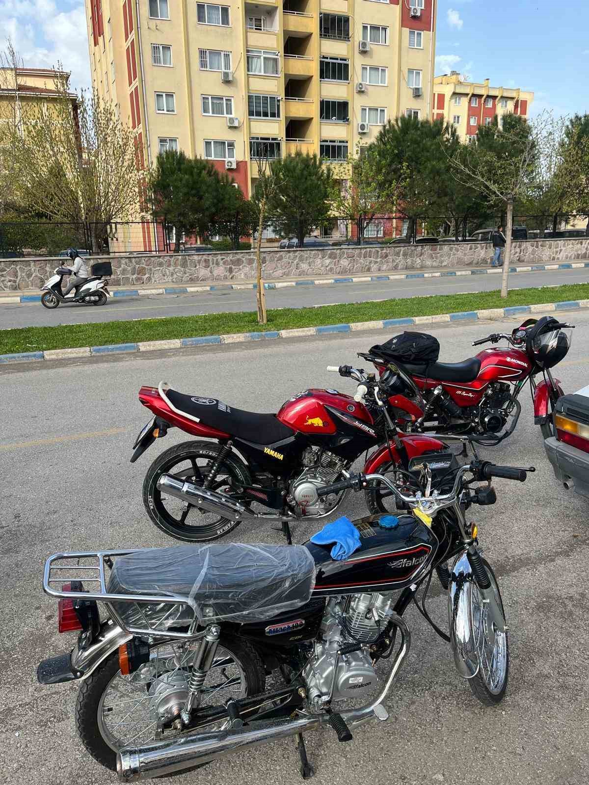 Emniyetten okul önlerinde motosiklet denetimi
