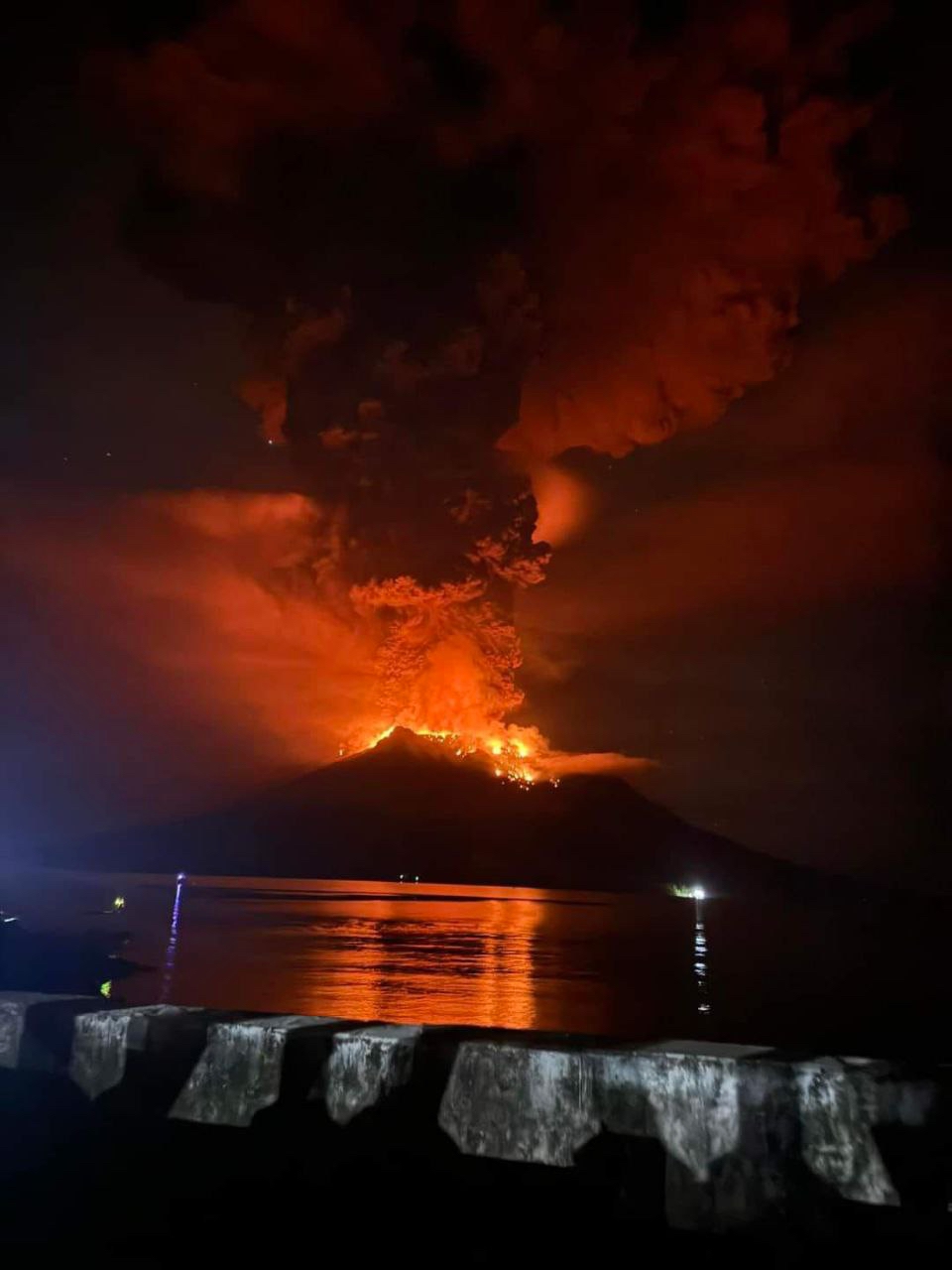 Endonezya’daki Ruang Yanardağı patladı, 838 kişi tahliye edildi
