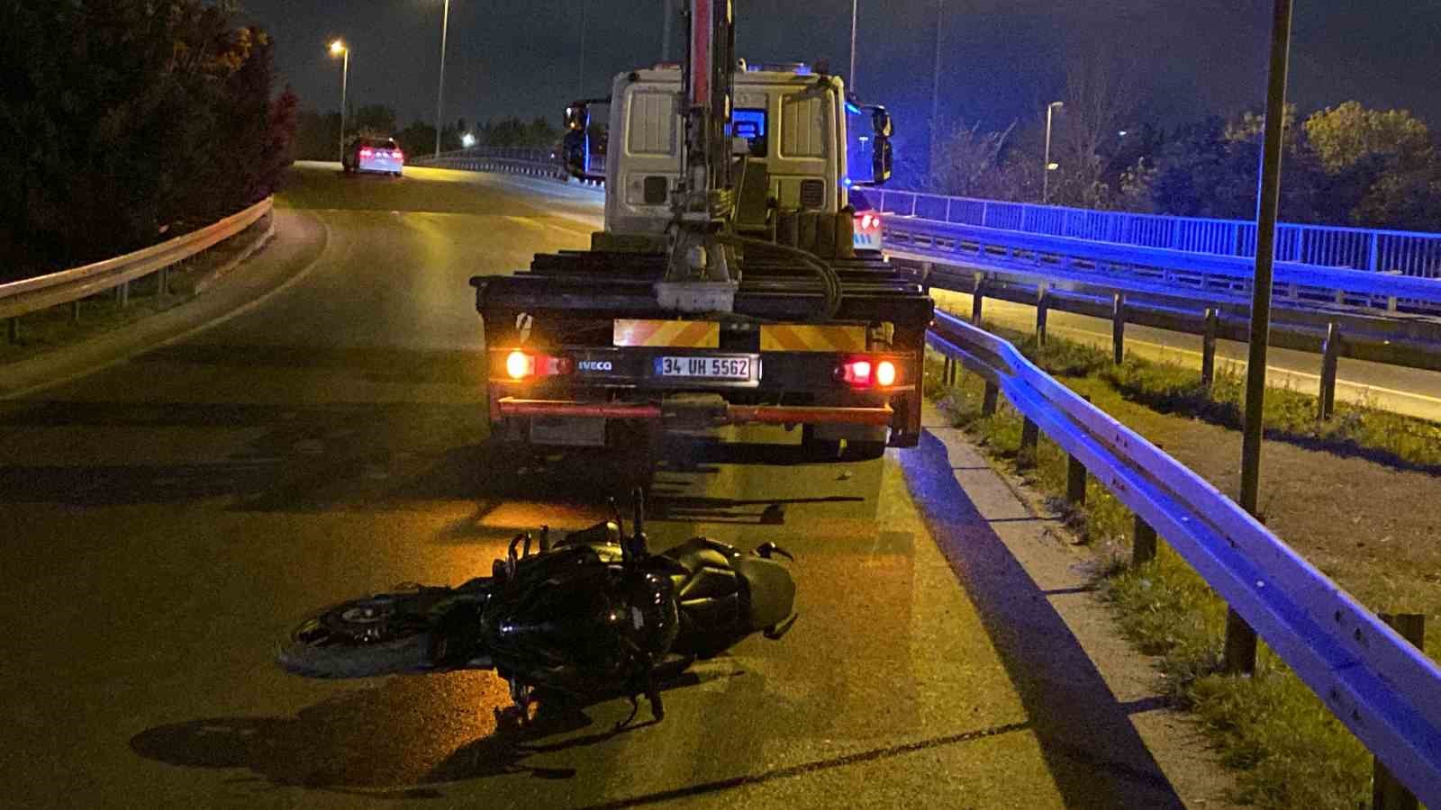 Eyüpsultan’daki feci kazada virajı alamayan motosiklet bariyere çarptı: 1 ölü, 1 yaralı
