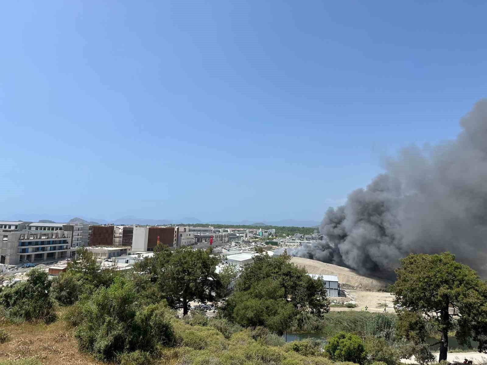 Fethiye’de konteyner yangını

