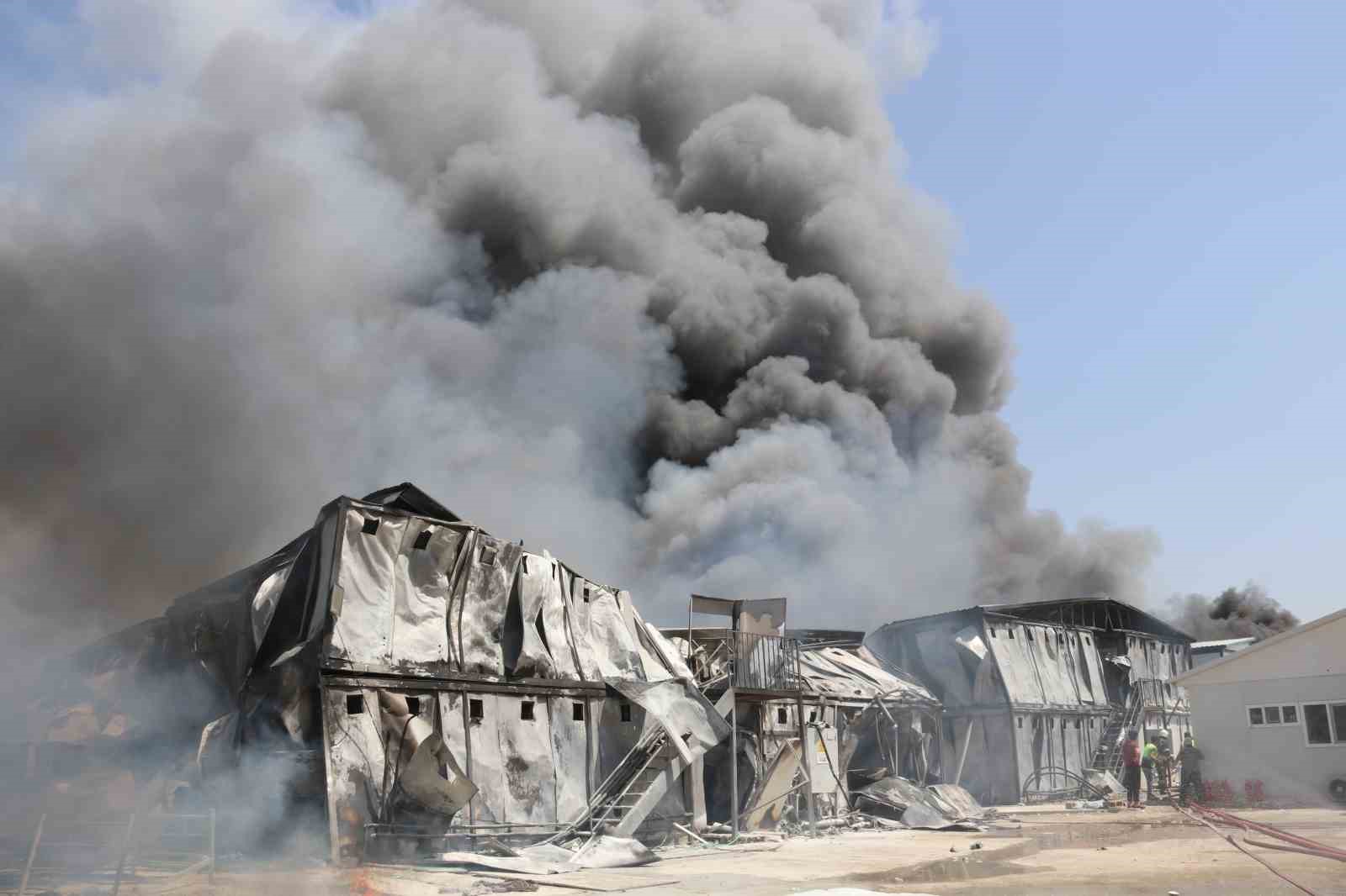Fethiye’deki konteynır yangını söndürüldü
