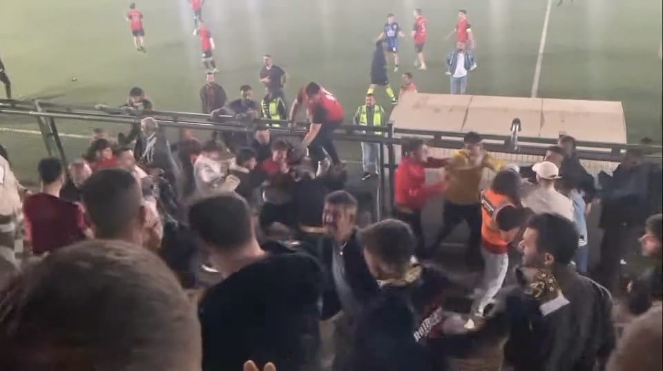 Futbol turnuvasındaki bıçaklı kavga kamerada: 2’si ağır 3 yaralı

