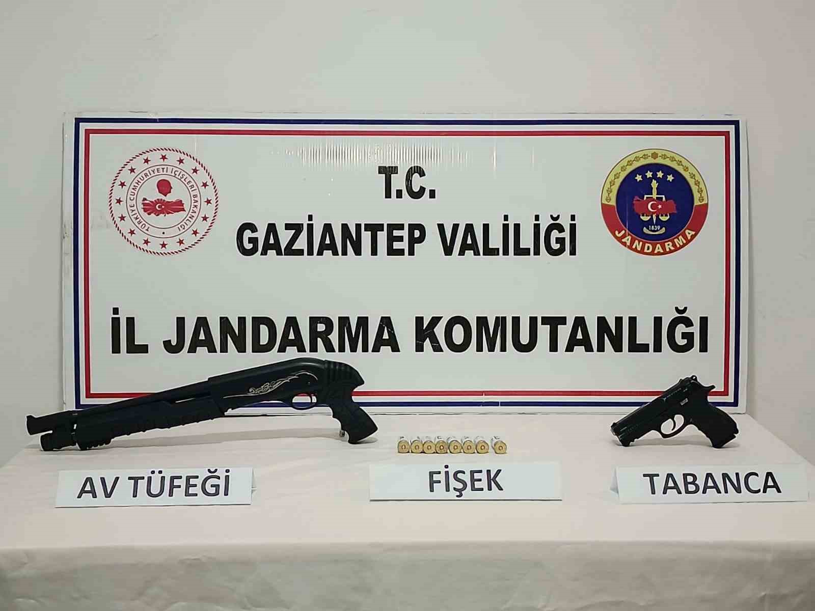 Gaziantep’te 14 adet ruhsatsız silah ele geçirildi: 11 gözaltı

