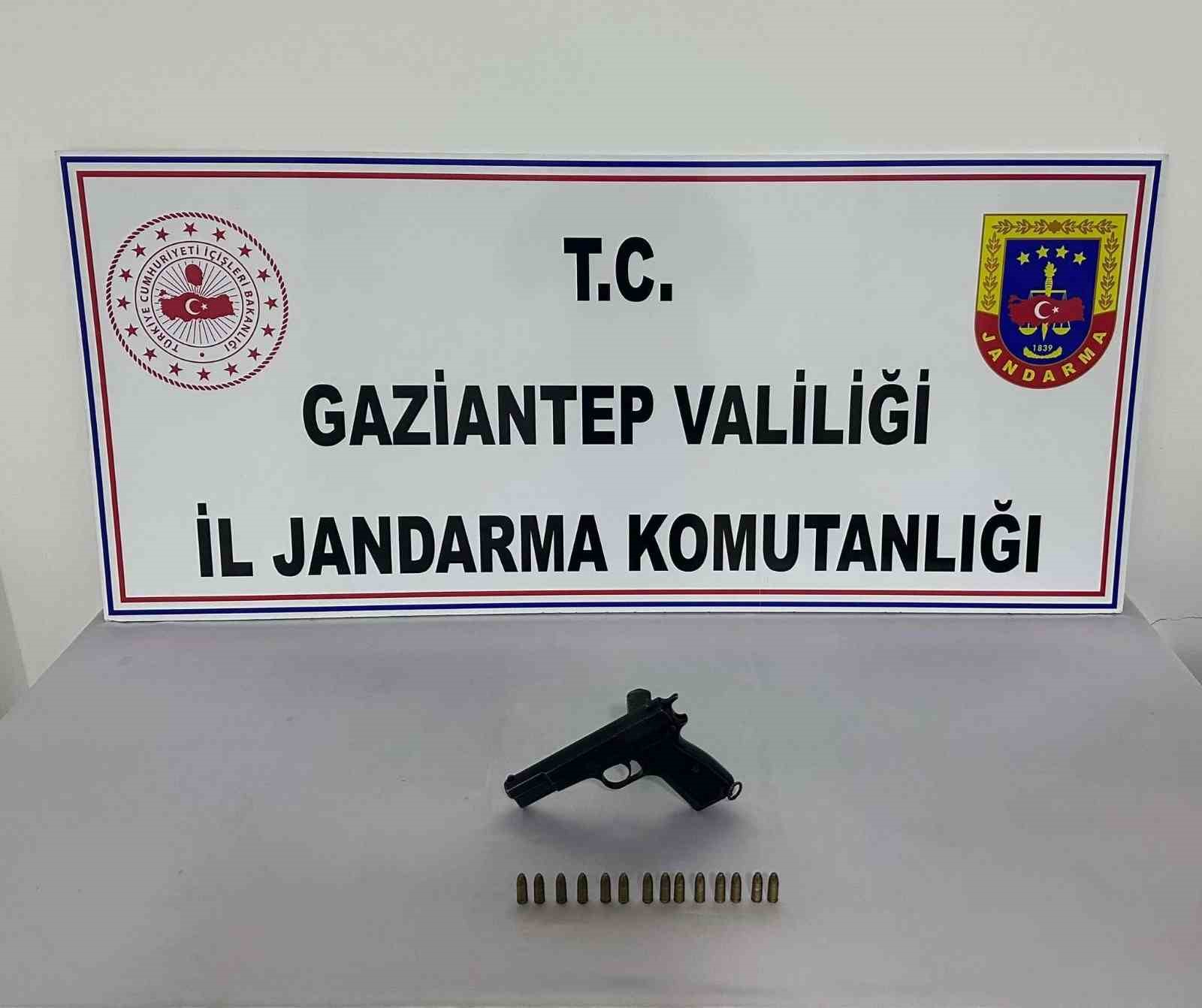 Gaziantep’te 14 adet ruhsatsız silah ele geçirildi: 11 gözaltı
