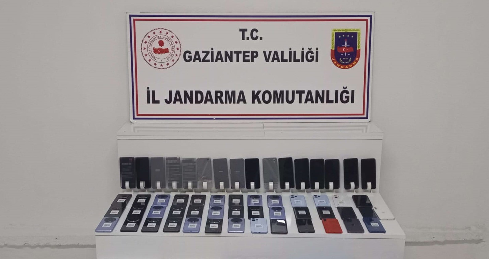 Gaziantep’te 2 milyon TL değerinde kaçak telefon ele geçirildi
