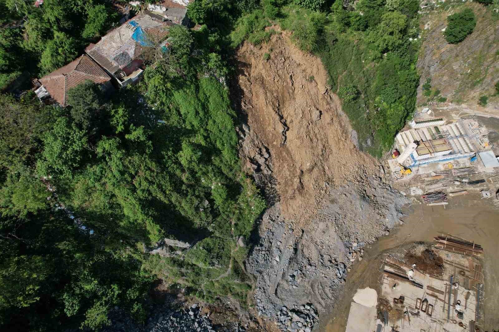 Gaziosmanpaşa’daki heyelan bölgesinin son durumu havadan görüntülendi
