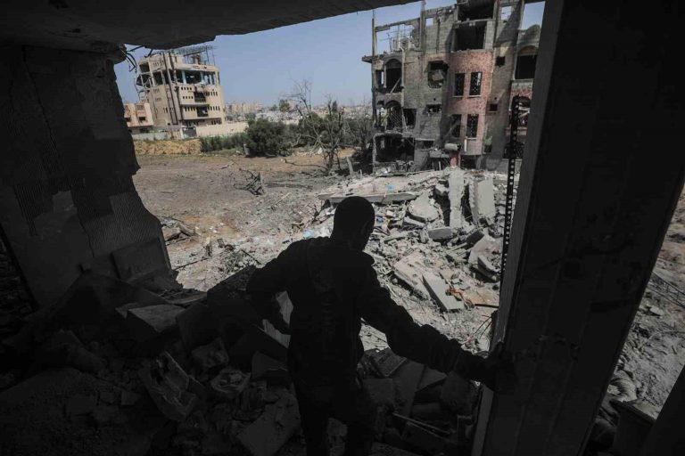 Gazze’de can kaybı 32 bin 975’e yükseldi