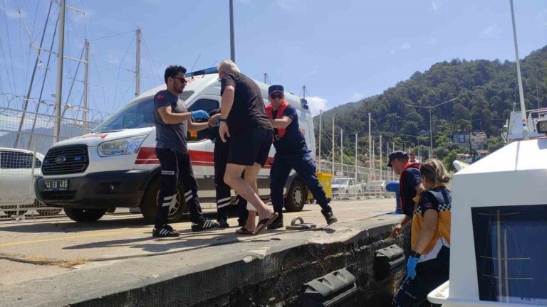 Gezi teknesinde yaralanan vatandaşa Sahil Güvenlik’ten tıbbi tahliye