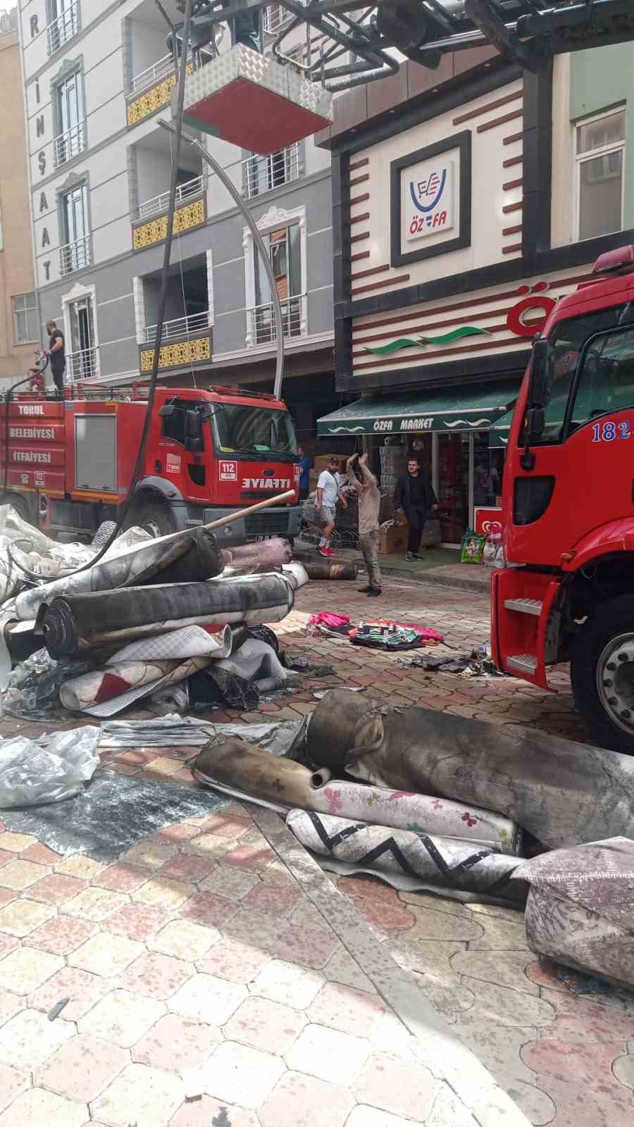 Gümüşhane’de 2 katlı mağazada çıkan yangında maddi hasar meydana geldi
