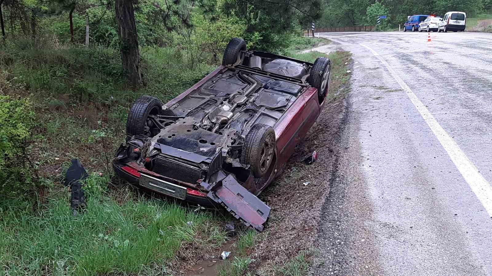 Hastaneye giden çiftin otomobili takla attı: 1 yaralı