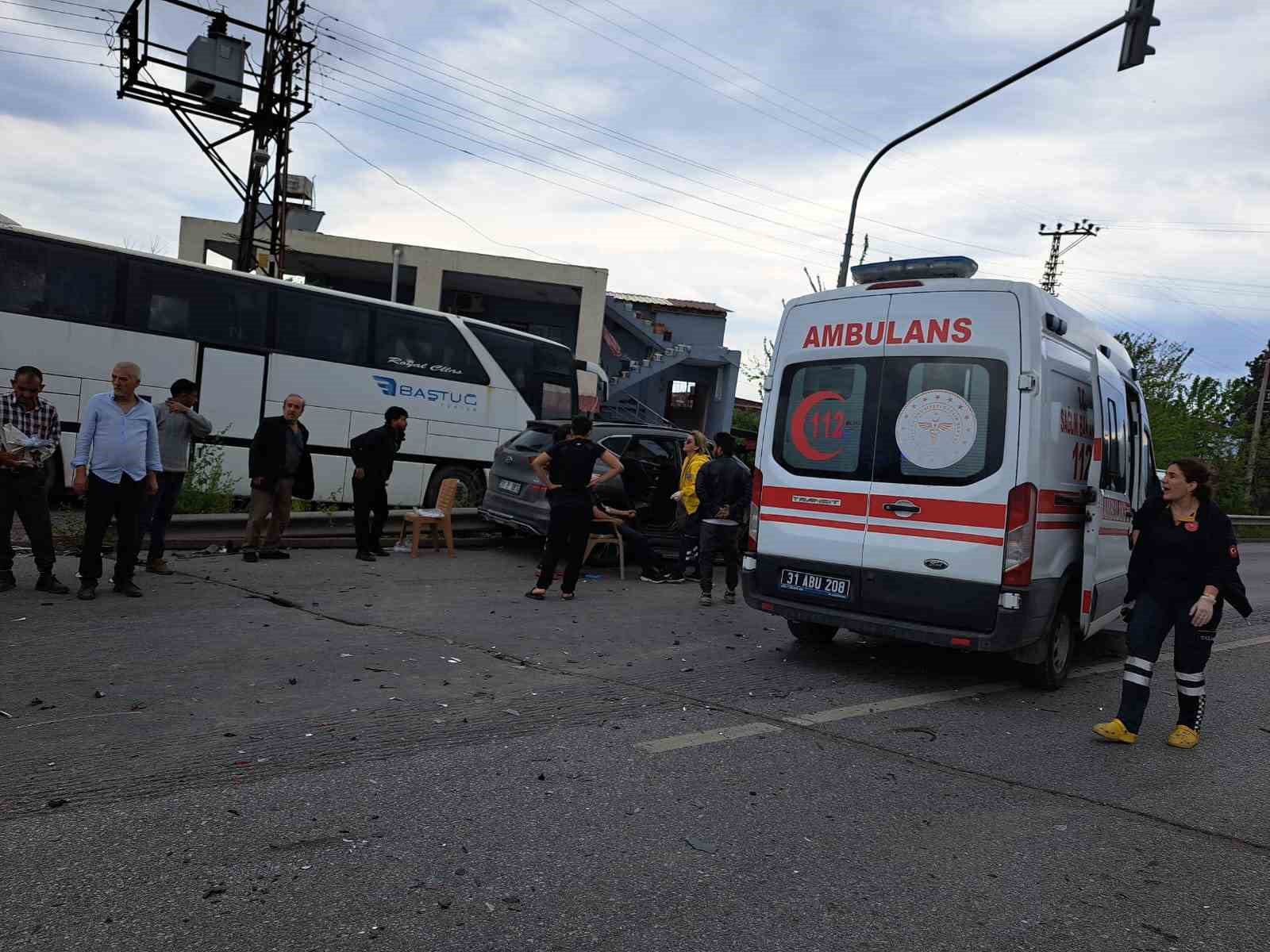 Hatay’da 3 aracın karıştığı kazada 7 kişi yaralandı
