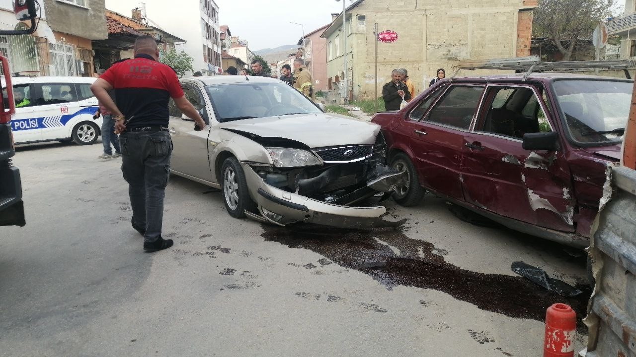 Isparta’da trafik kazası: 2 yaralı
