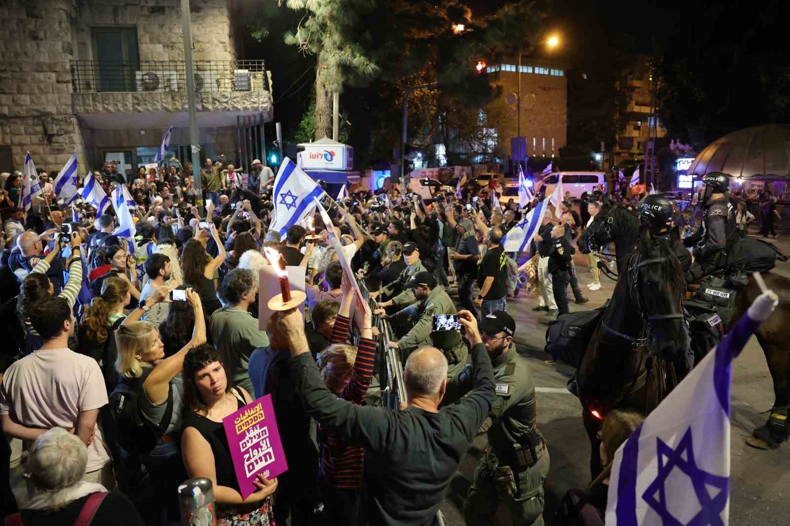 İsrail’de erken seçim çağrısıyla düzenlenen protesto 3. gününde
