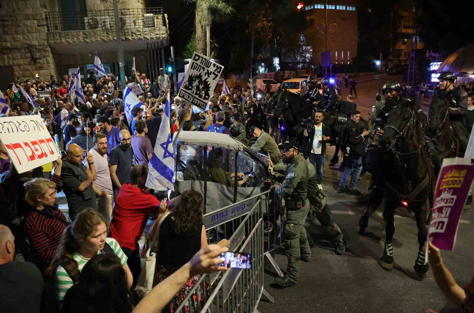 İsrail’de erken seçim çağrısıyla düzenlenen protesto 3. gününde
