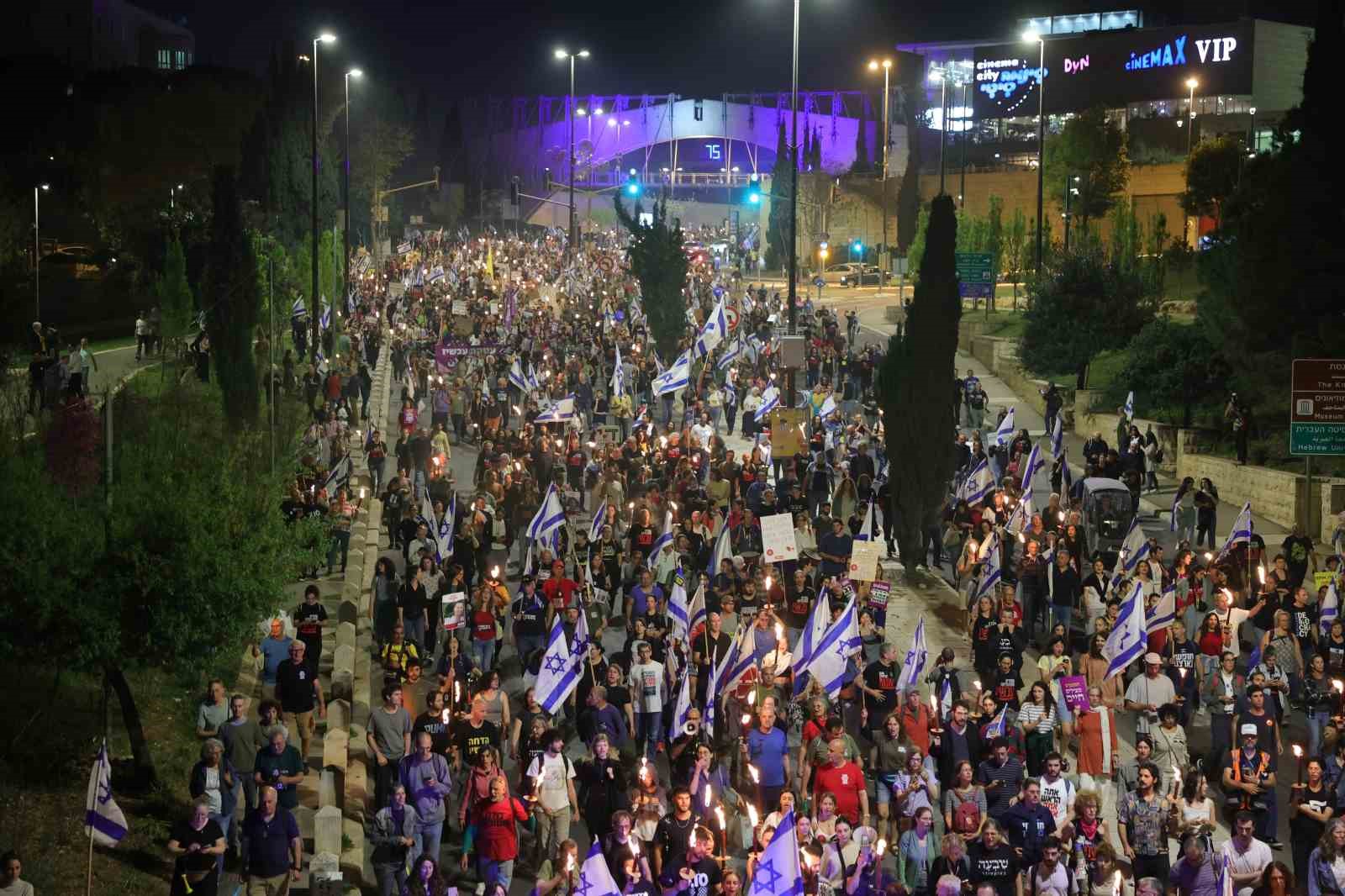 İsrail’de erken seçim çağrısıyla düzenlenen protesto 3. gününde
