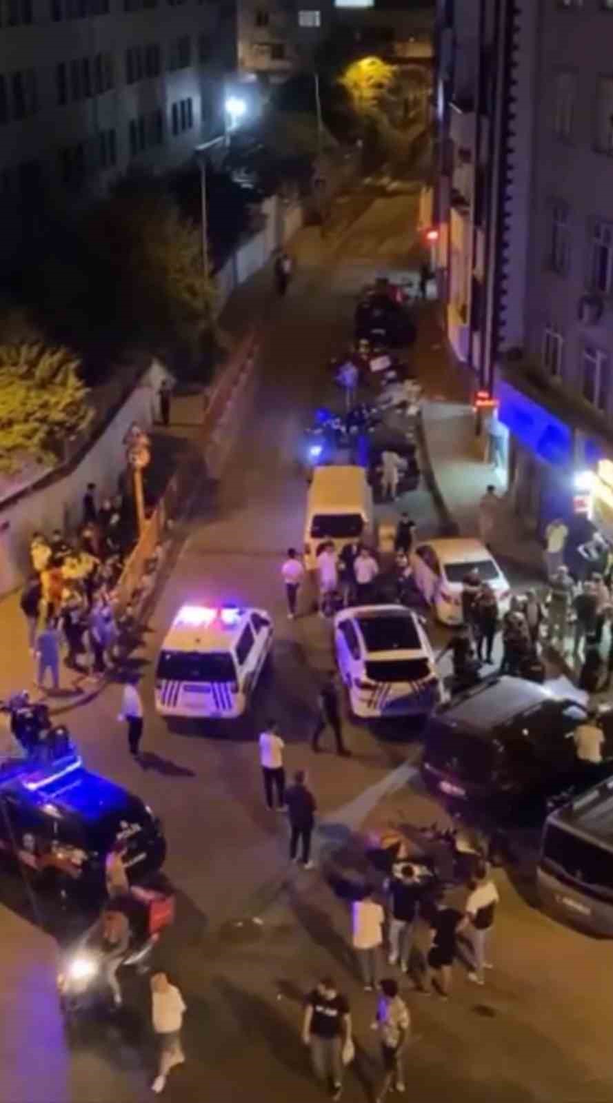 İstanbul’da kıraathane önünde silahlı saldırı kamerada: Cipten ateş açılıp öldürüldü
