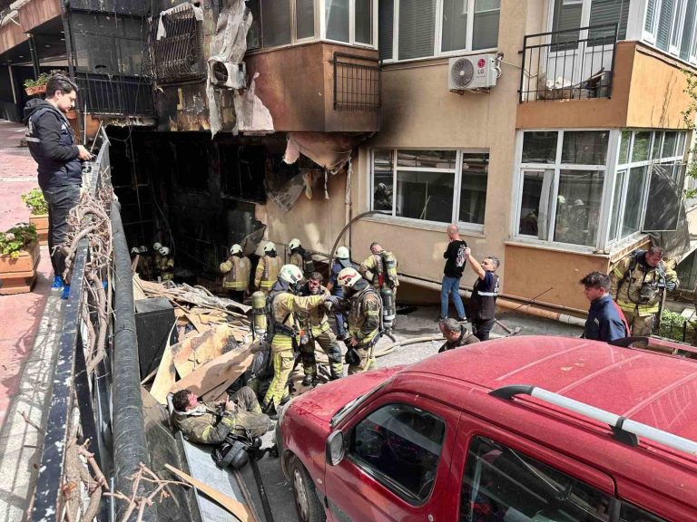 İstanbul Valiliği’nden gece kulübündeki yangına ilişkin açıklama: “Hayatını kaybedenlerin sayısı 10, 7’si ağır 13 kişi yaralı”