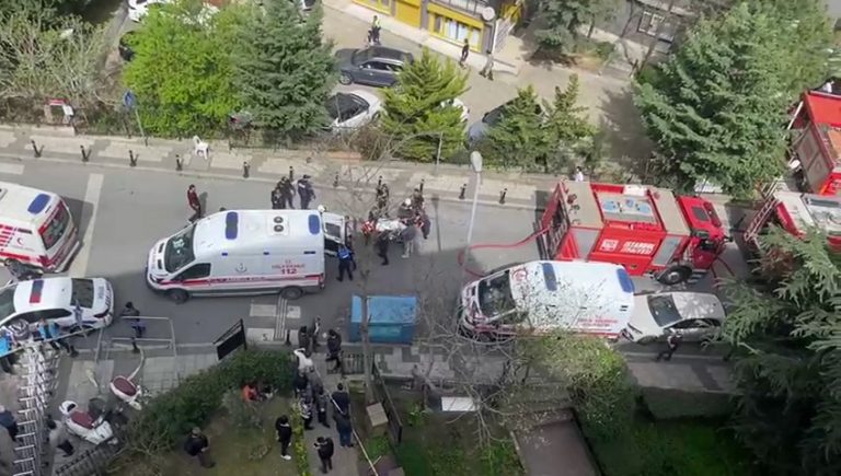İstanbul Valiliği’nden gece kulübündeki yangına ilişkin açıklama: “Hayatını kaybedenlerin sayısı 7, 6’sı ağır 9 kişi yaralı"