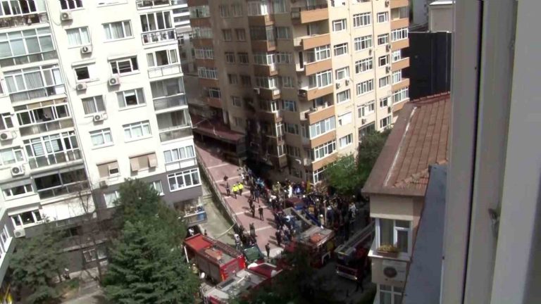 İstanbul Valiliği’nden gece kulübündeki yangına ilişkin açıklama: “Hayatını kaybedenlerin sayısı 8, 7’si ağır 9 kişi yaralı”
