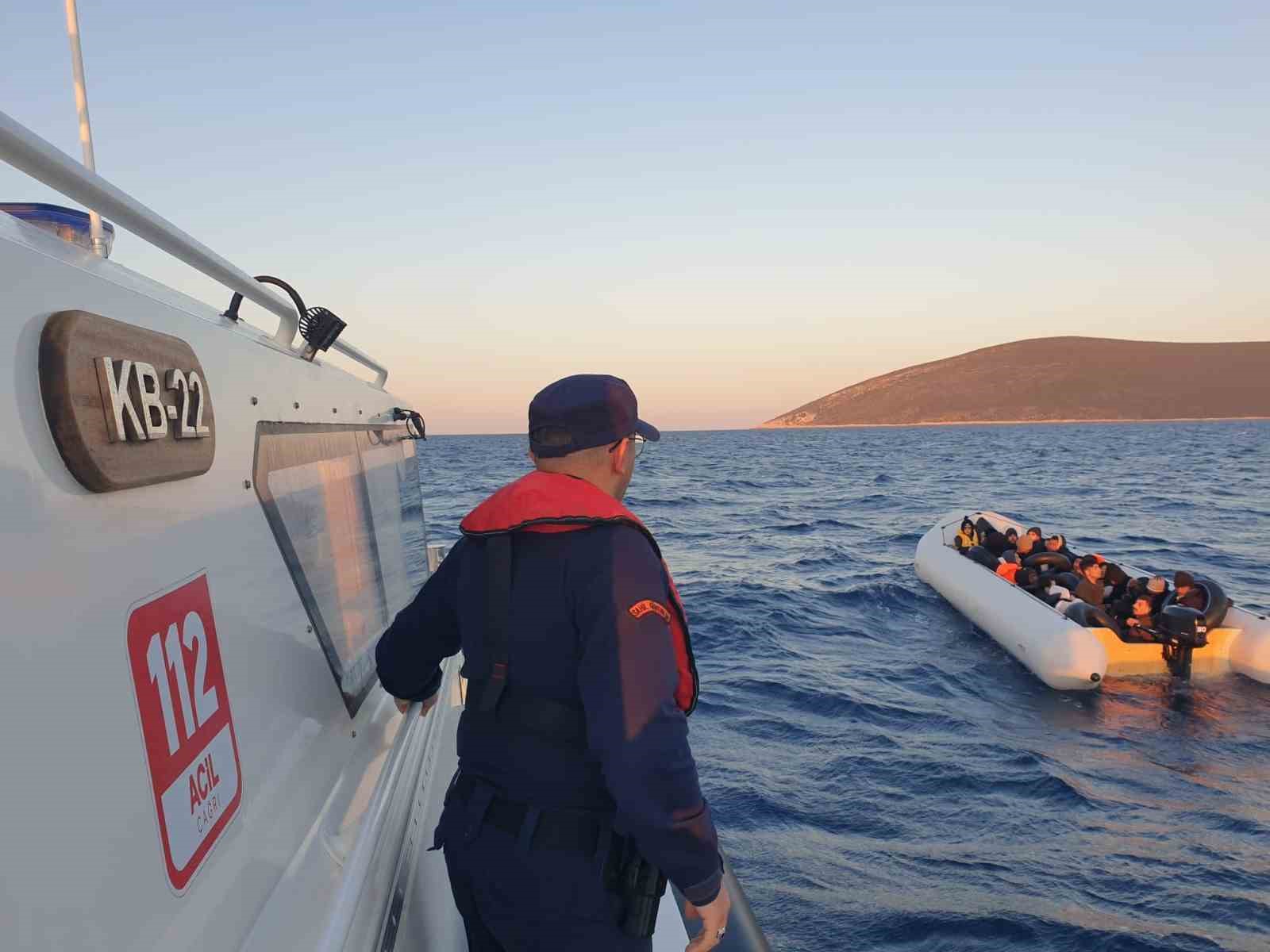 İzmir açıklarında 102 düzensiz göçmen yakalandı