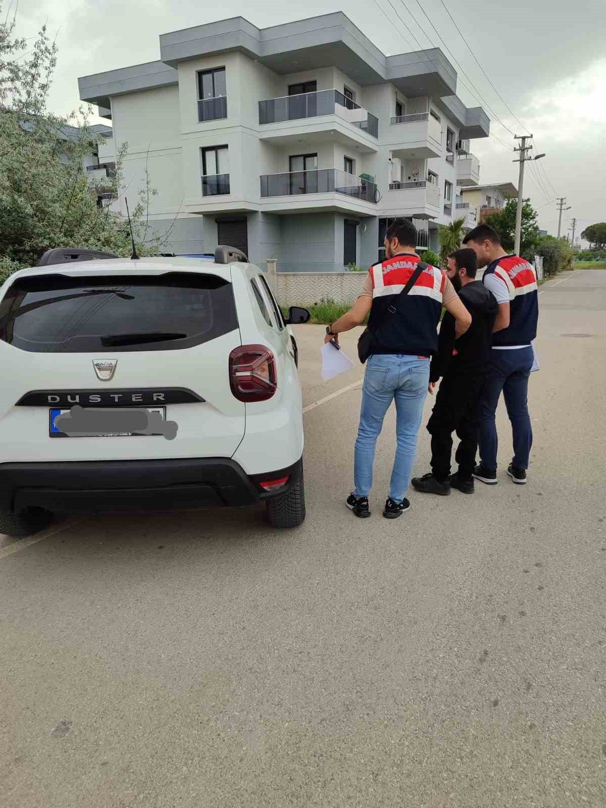 İzmir’de eş zamanlı DEAŞ operasyonu: 11 gözaltı

