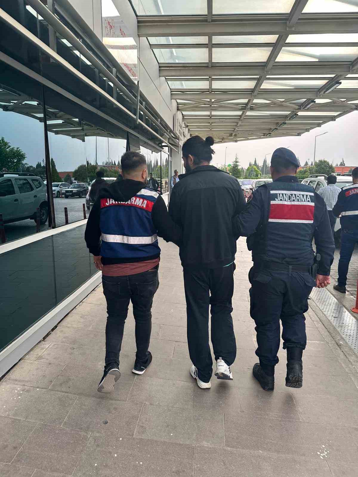İzmir’de eş zamanlı DEAŞ operasyonu: 11 gözaltı
