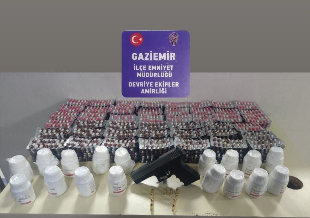 İzmir otogarında kokain baskını: Eşyaların arasından çıktı
