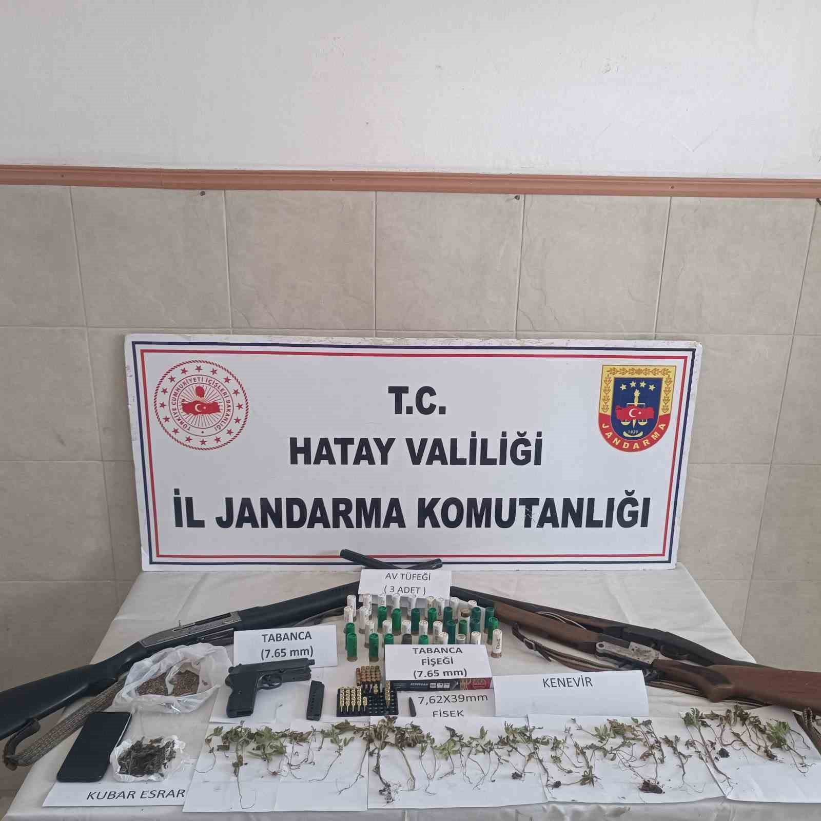 Jandarma ekiplerinden 13 şahsa gözaltı
