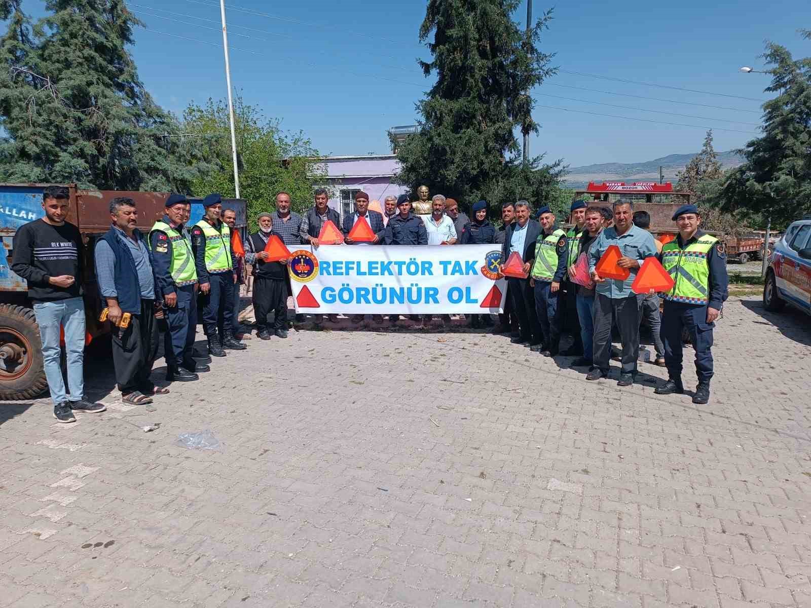 Jandarmadan traktör sürücülerine trafik güvenliği eğitimi
