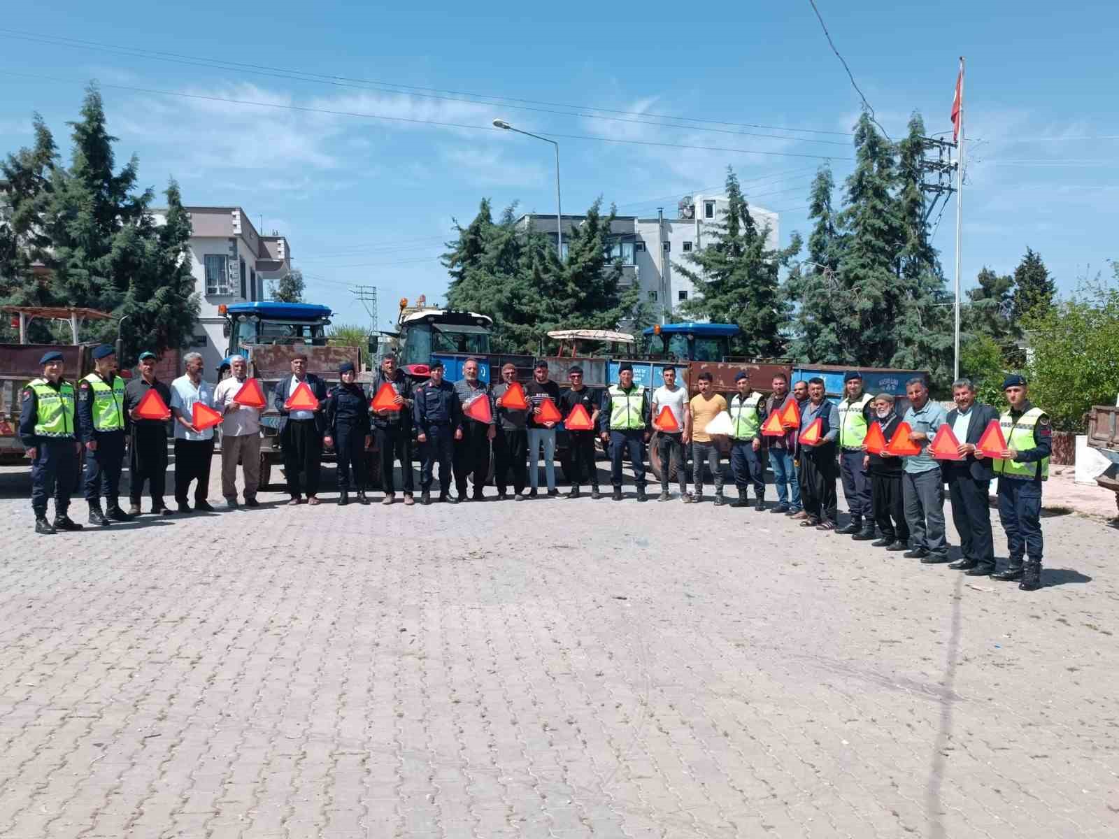 Jandarmadan traktör sürücülerine trafik güvenliği eğitimi
