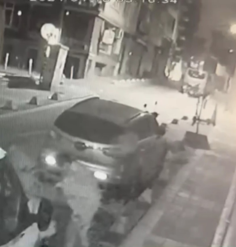 Kadıköy’de bıçaklı saldırı kamerada

