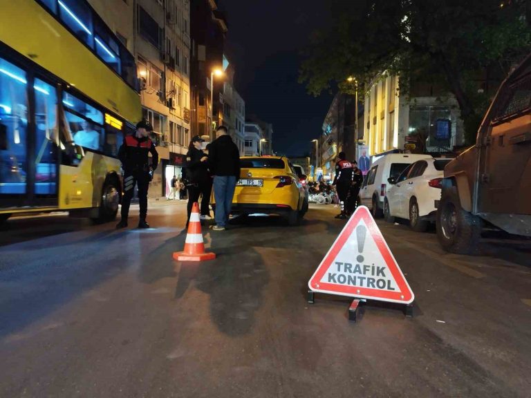 Kadıköy’de narkotik köpeği “Ceviz” ile ’Huzur İstanbul’ uygulaması yapıldı