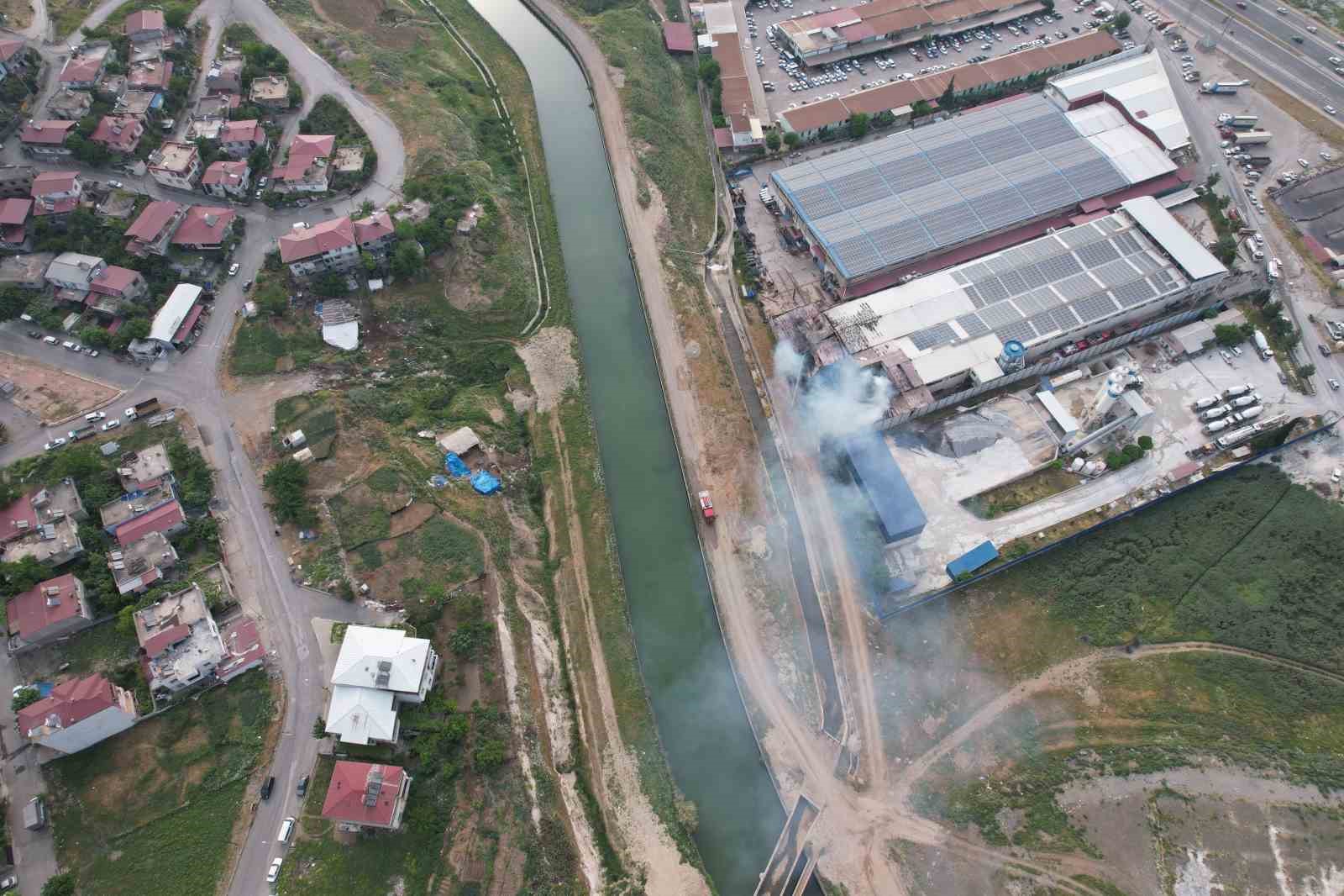 Kahramanmaraş’ta fabrika yangınının boyutu gün ağarınca ortaya çıktı
