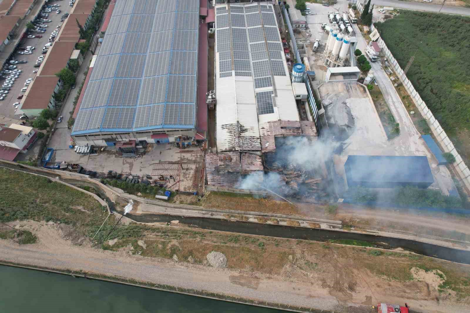 Kahramanmaraş’ta fabrika yangınının boyutu gün ağarınca ortaya çıktı

