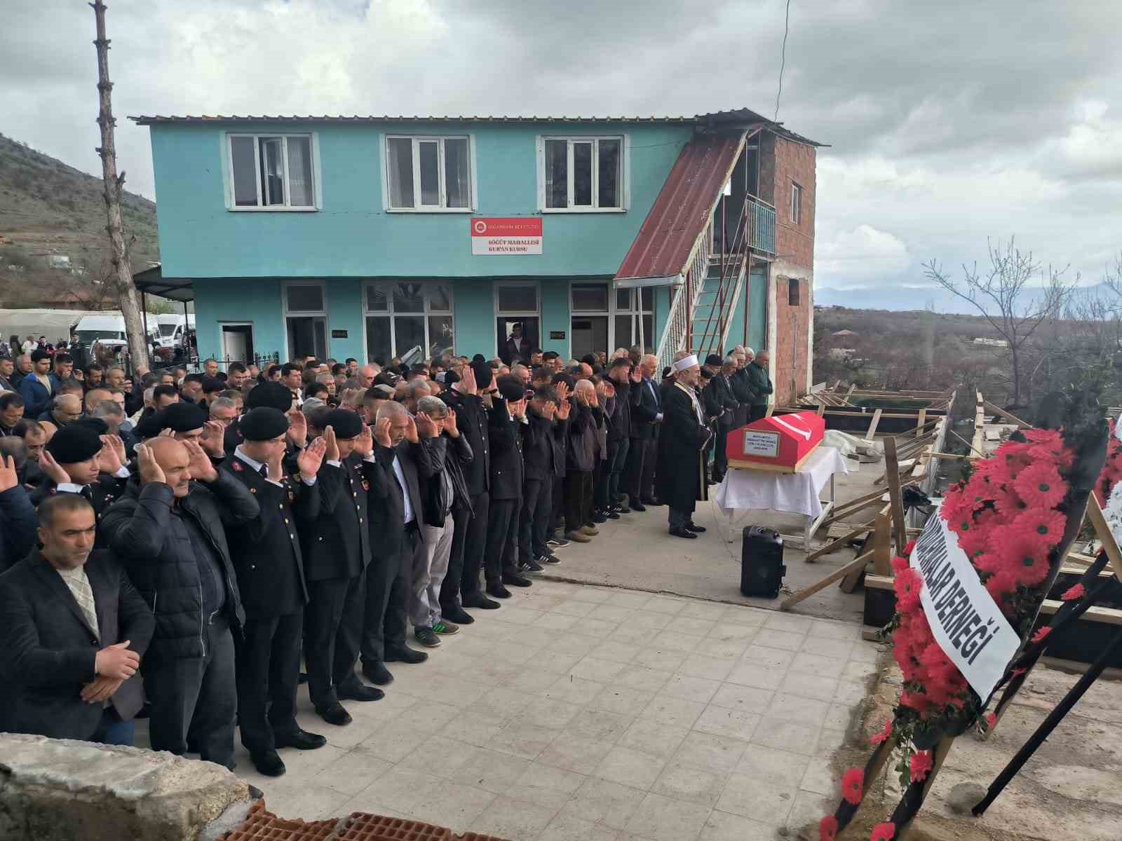 Kalp krizi sonucu vefat eden uzman çavuş son yolculuğuna uğurlandı
