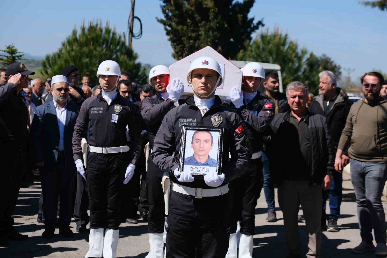 Kalp krizinden ölen polis memuru son yolculuğuna uğurlandı
