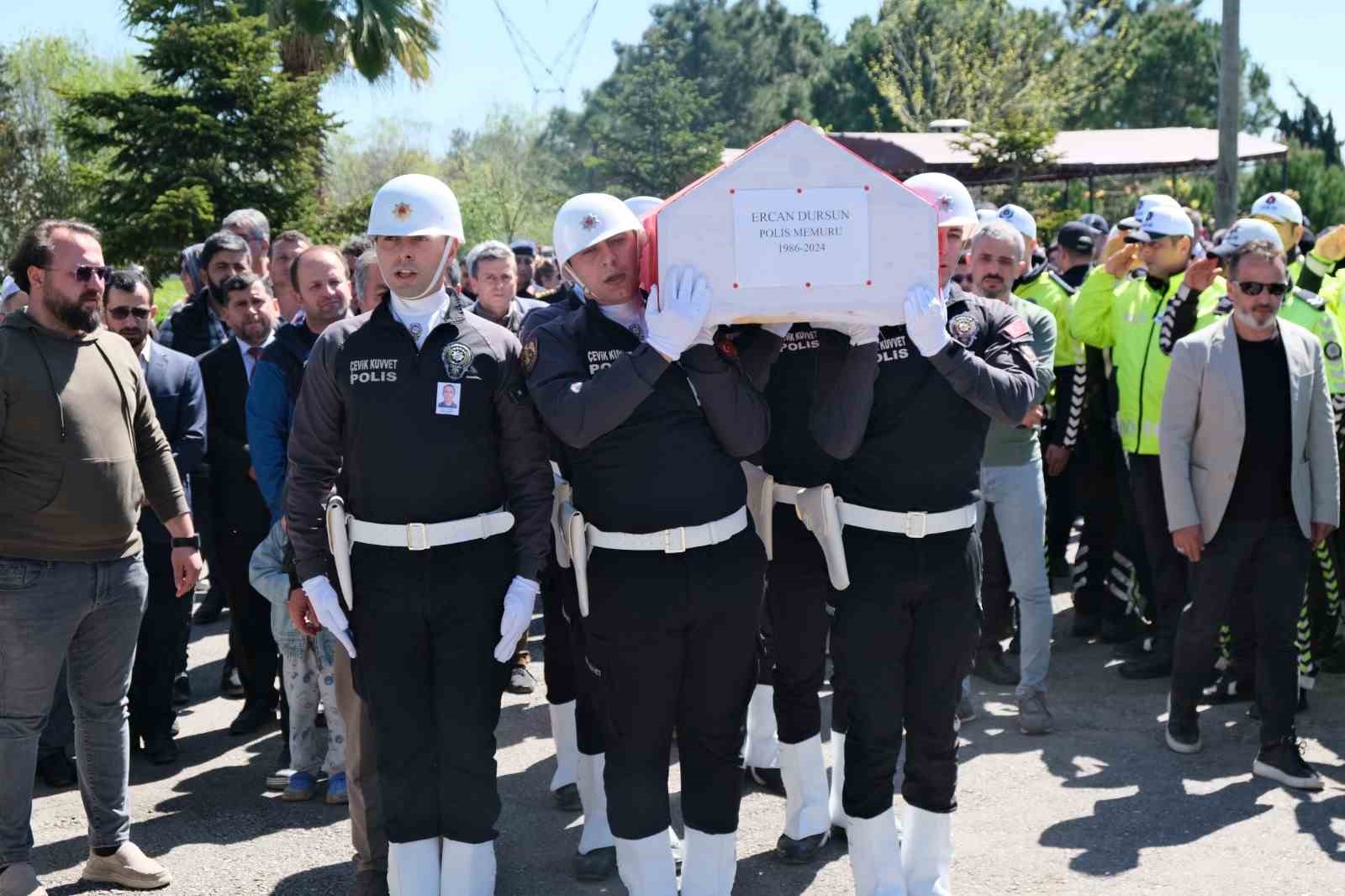 Kalp krizinden ölen polis memuru son yolculuğuna uğurlandı
