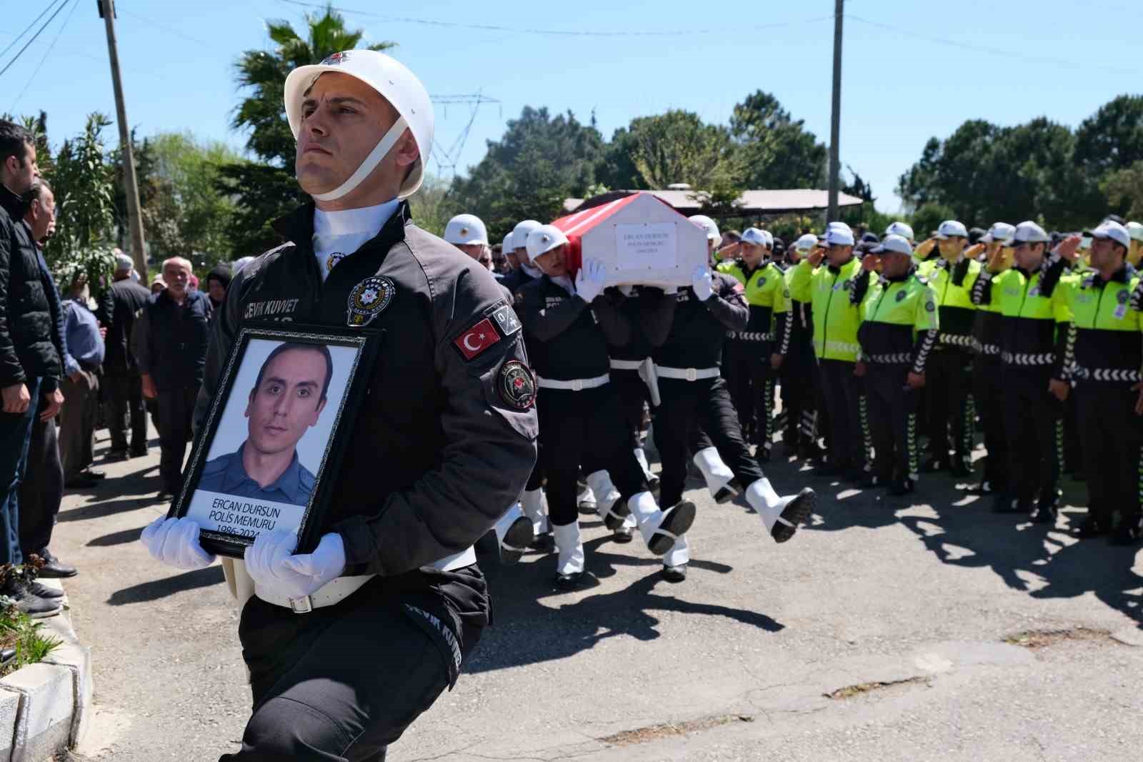 Kalp krizinden ölen polis memuru son yolculuğuna uğurlandı
