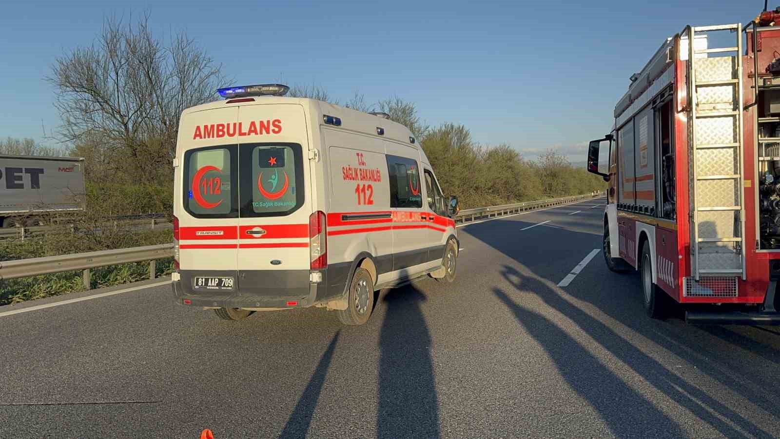 Kanala uçan minibüs alev alev yandı: 2 yaralı
