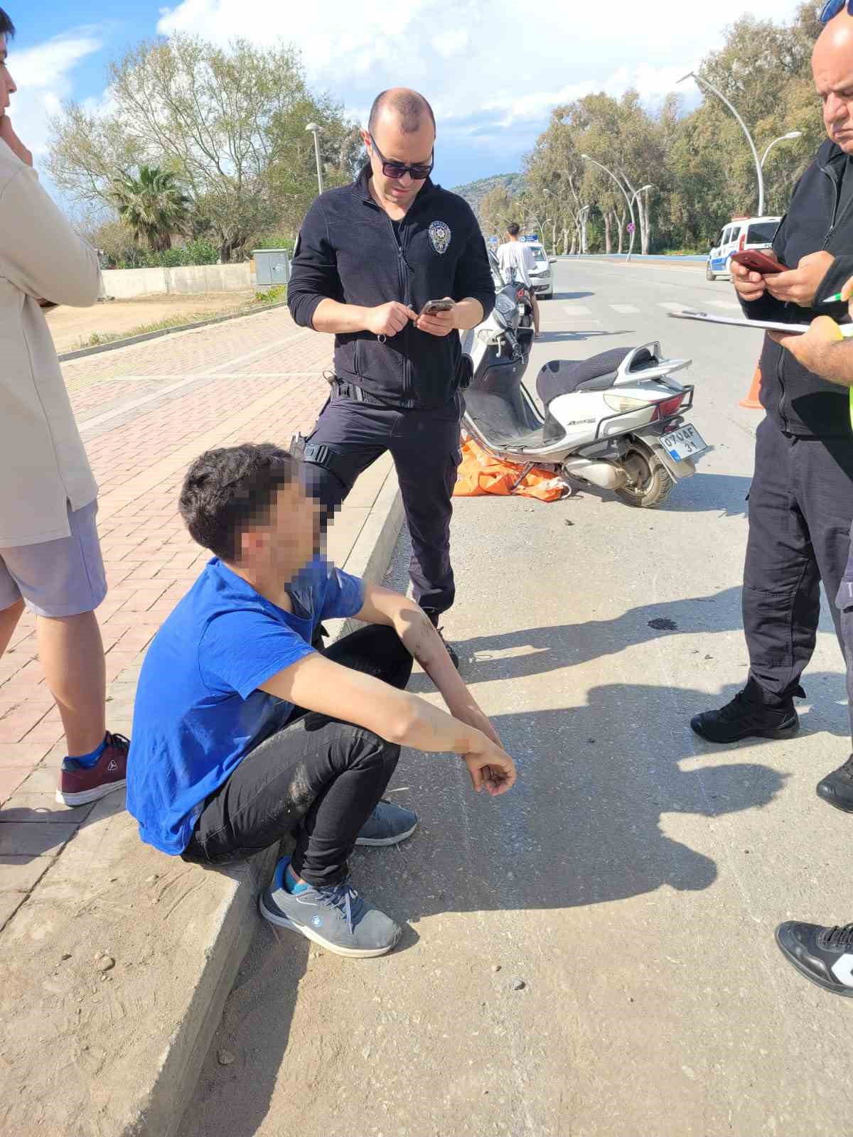 Kaza yapan 2 arkadaş yaralandı
