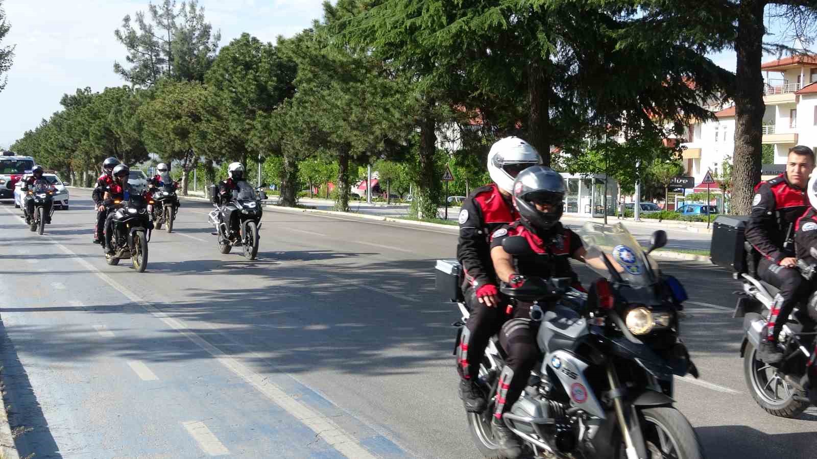 Kazada şehit olan polisin cenazesi törenle memleketine uğurlandı
