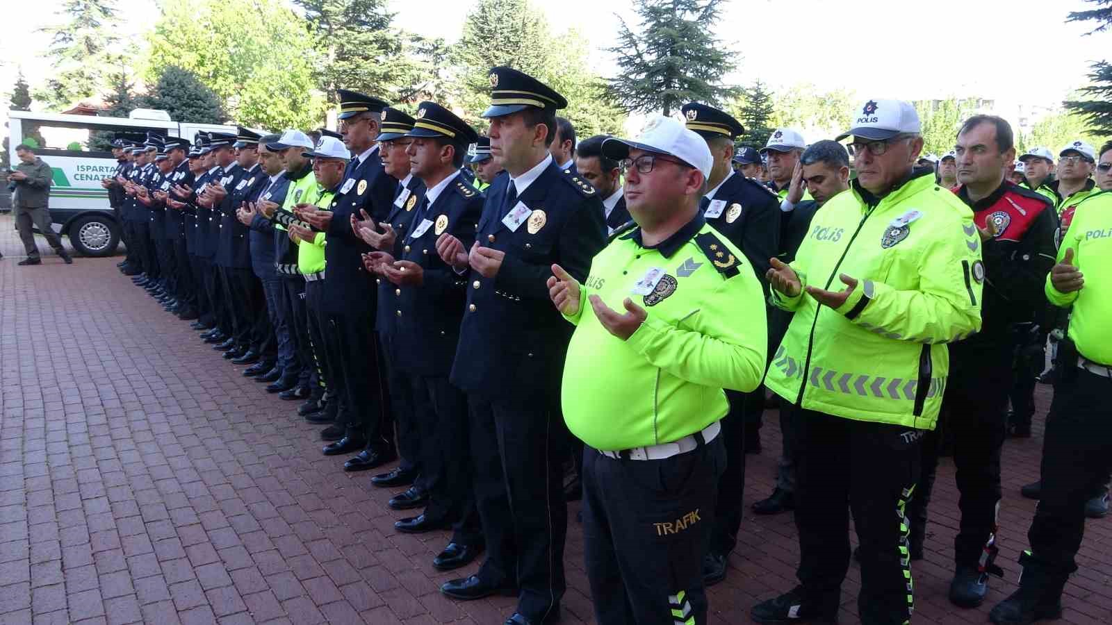 Kazada şehit olan polisin cenazesi törenle memleketine uğurlandı
