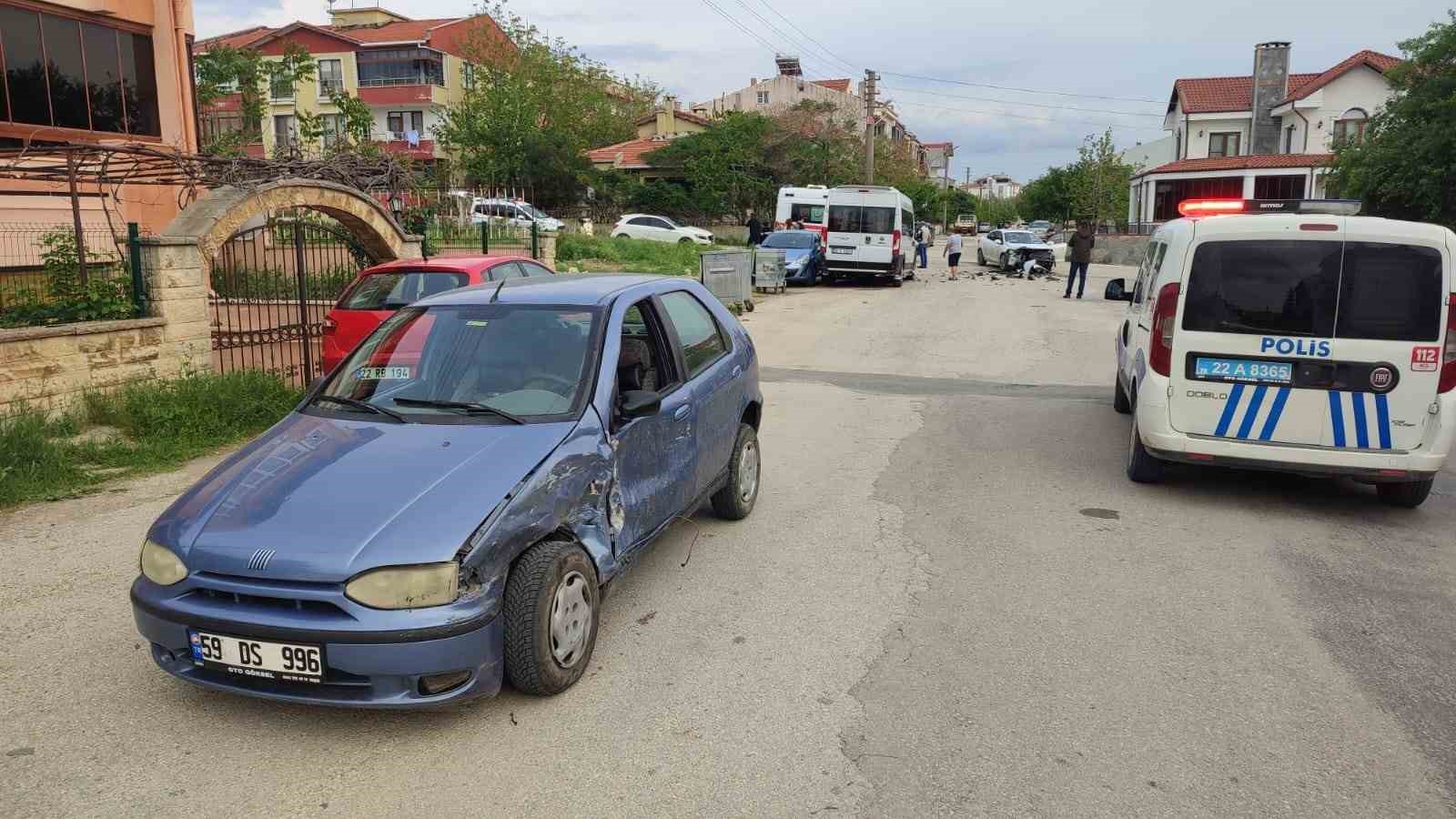 Keşan’da 14 yaşındaki çocuğun kullandığı otomobil kaza yaptı: 3 yaralı